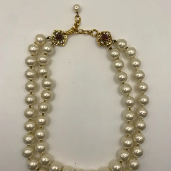 Vintage Chanel Two Strand Pearl 12mm Necklace W/Gripoix Clap - Picture 3 of 14